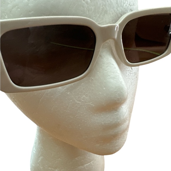 FRYE AND CO. Rectangular Women’s White Sunglasses One Size White Frames Casual - Picture 4 of 6